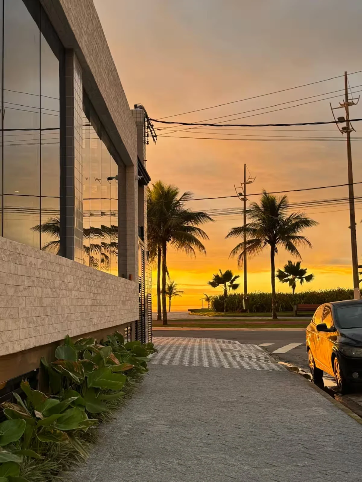 Gold over the seafront, beachfront apartment in Praia Grande