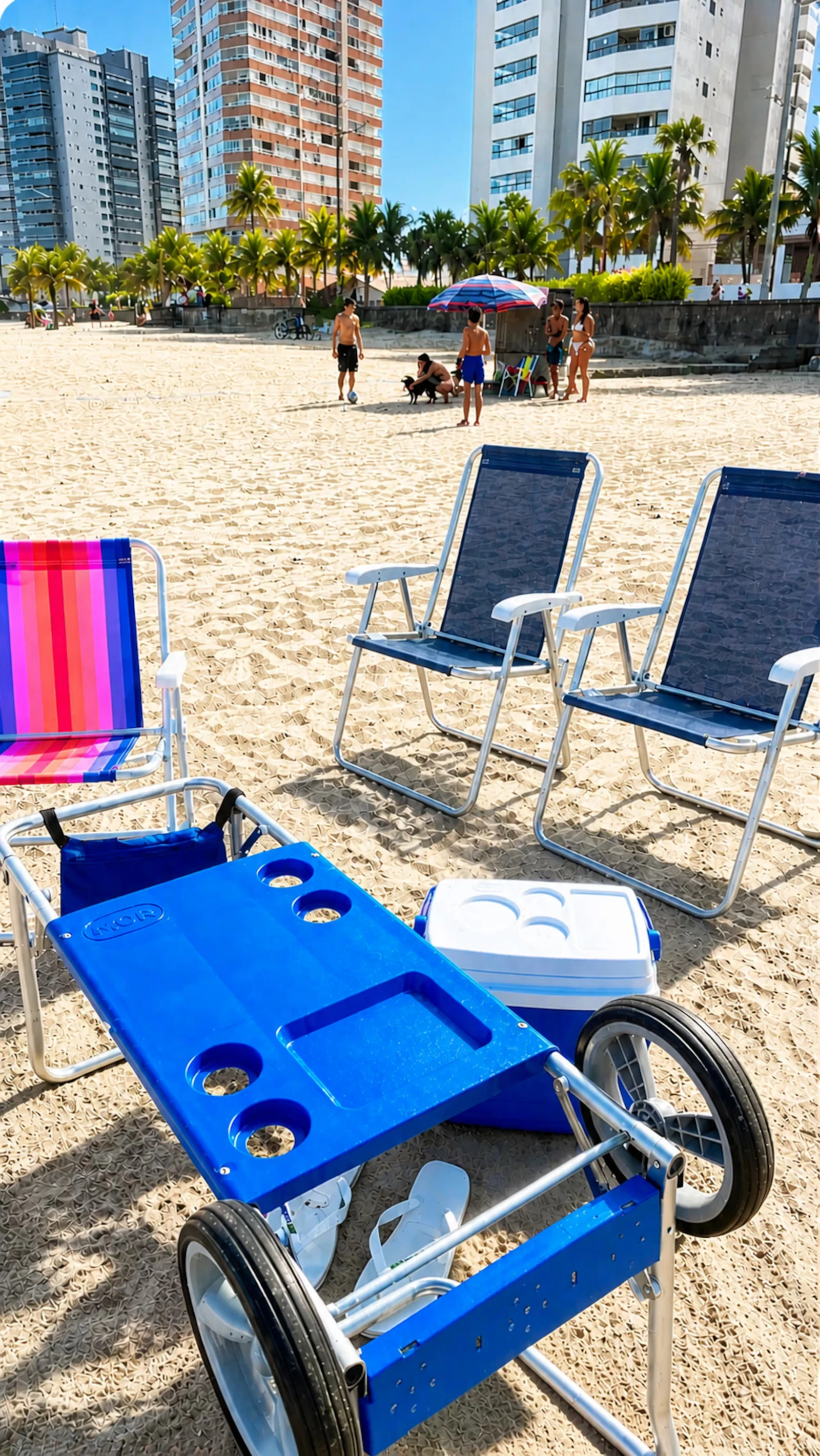 Beach gear included, beachfront apartment in Praia Grande