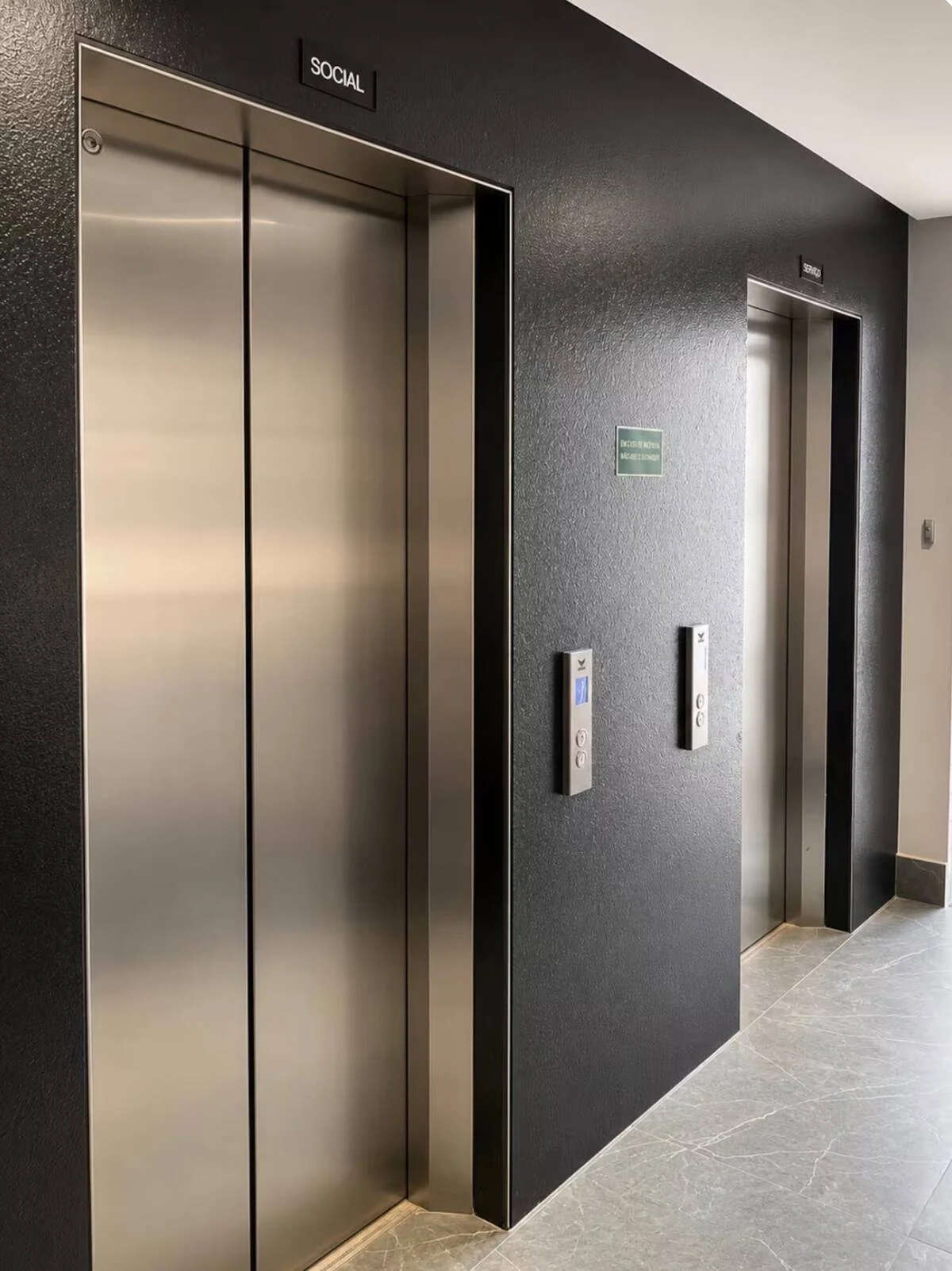 Elevators, beachfront apartment in Praia Grande
