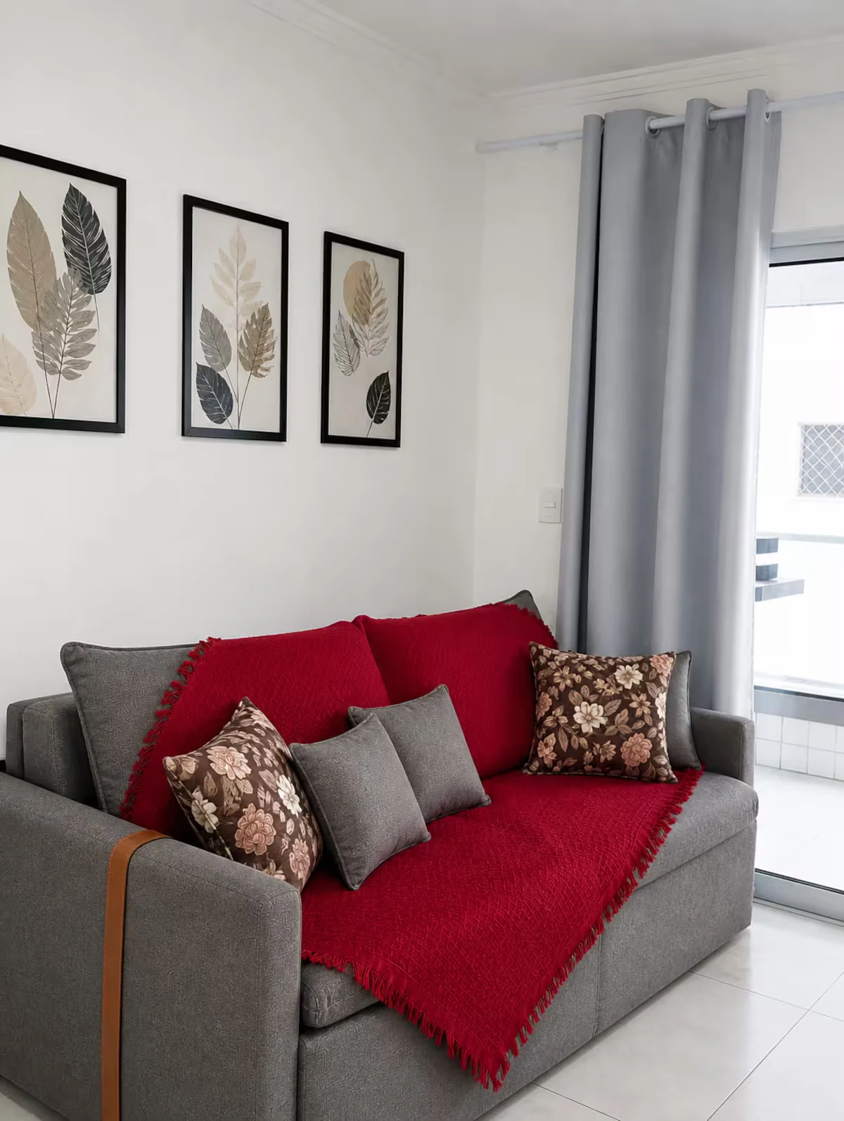 Bedroom and living room, beachfront apartment in Praia Grande