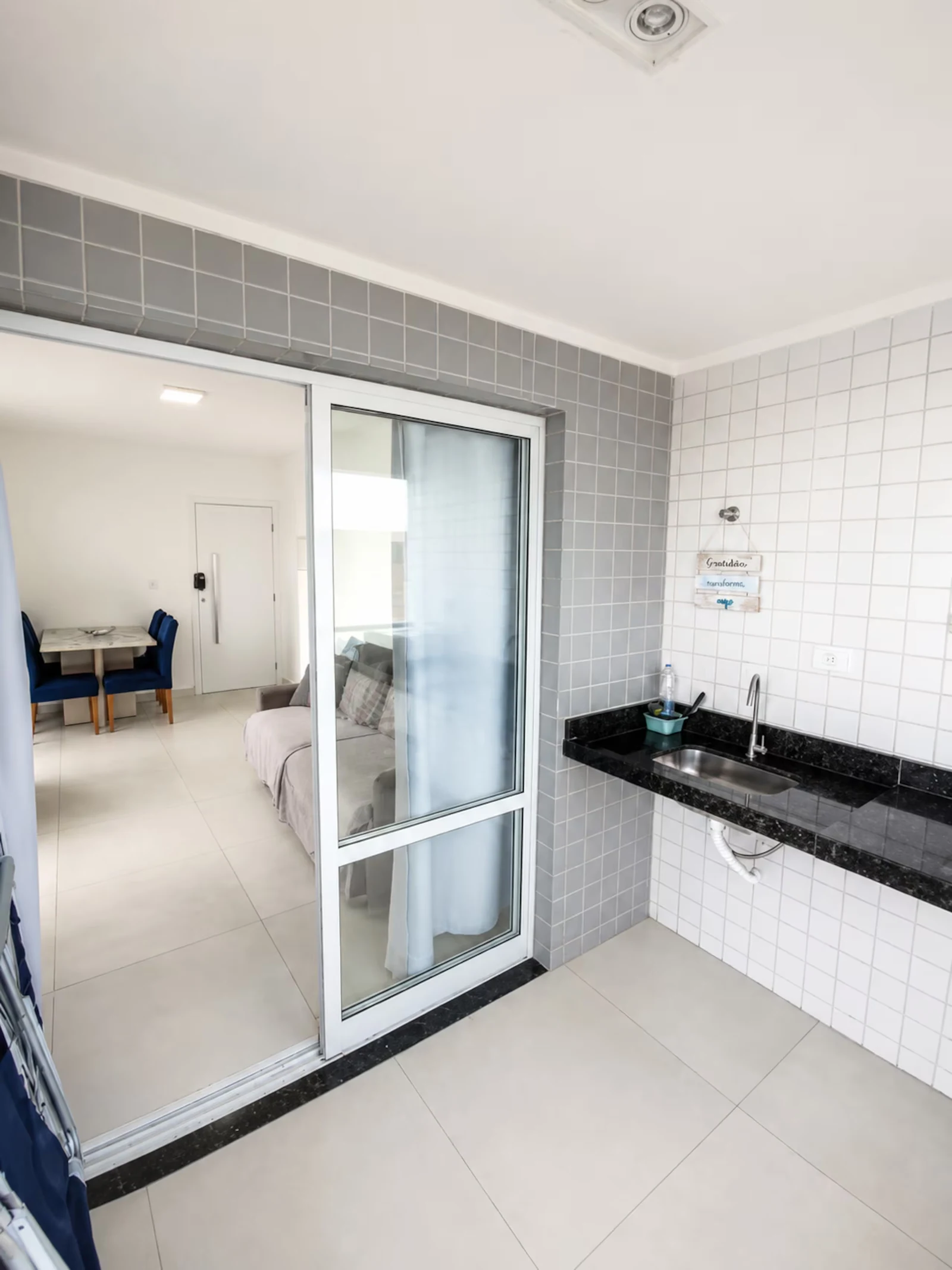 Living room and kitchen together, beachfront apartment in Praia Grande