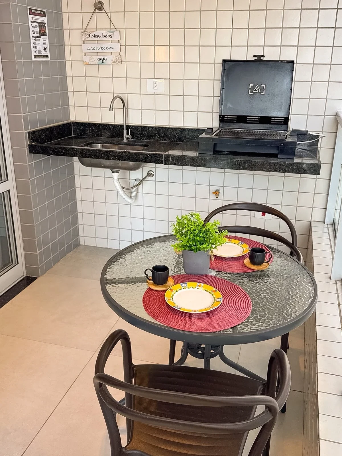 Gourmet balcony, beachfront apartment in Praia Grande