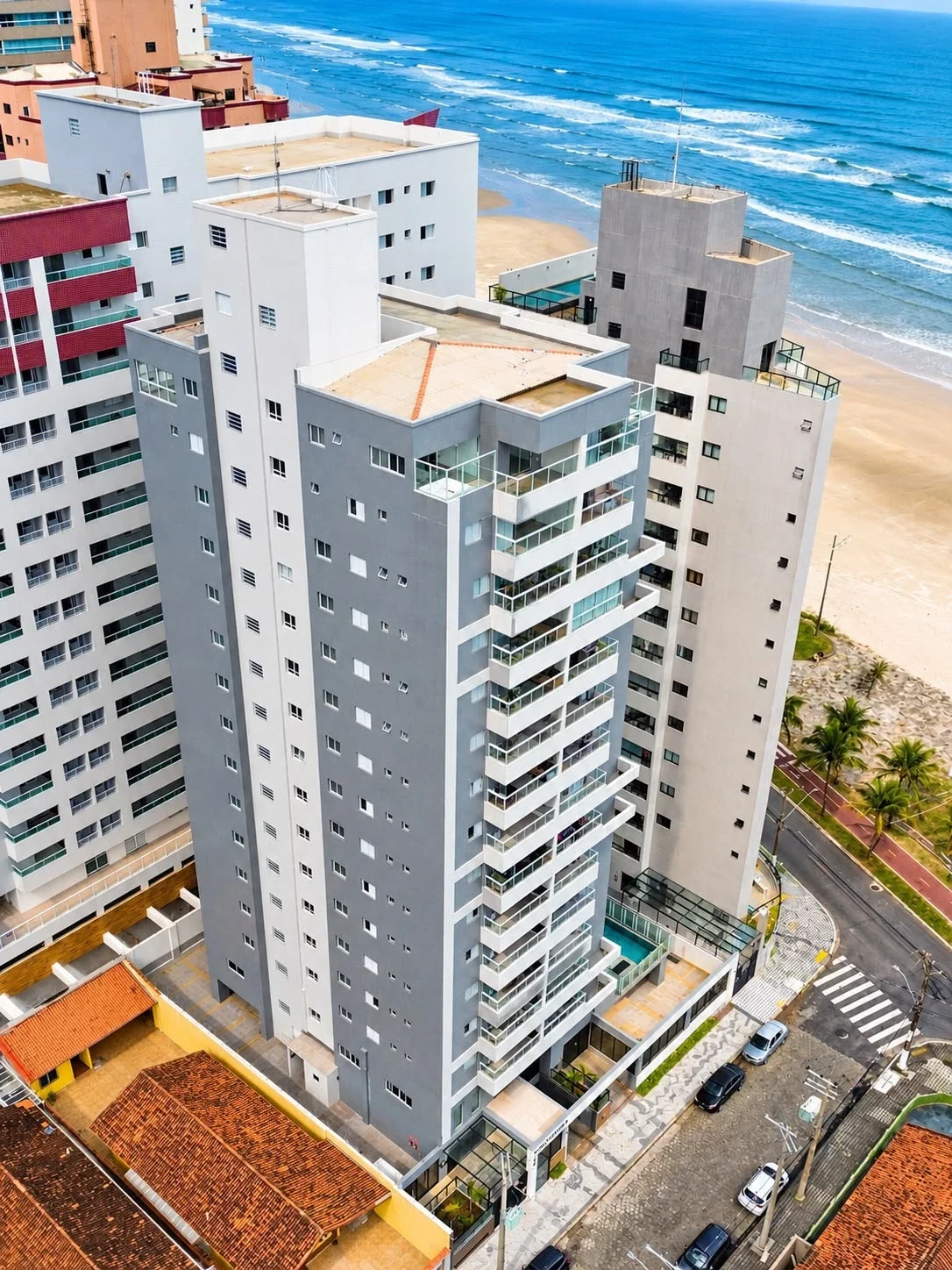 The building and the sea, beachfront apartment in Praia Grande